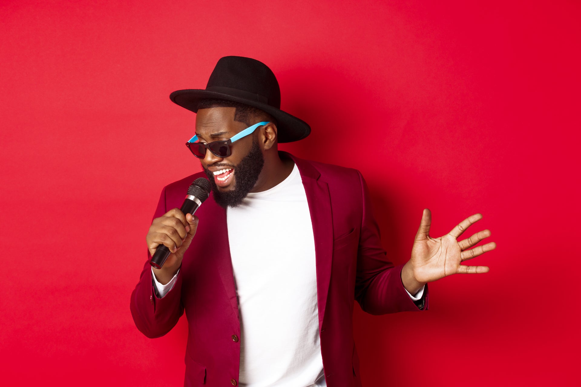 files/male-singer.webp